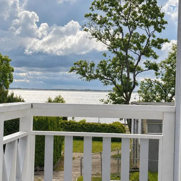Marių vilos apartamentai Balcony with a Lagoon View, hotel v destinácii Juodkrantė
