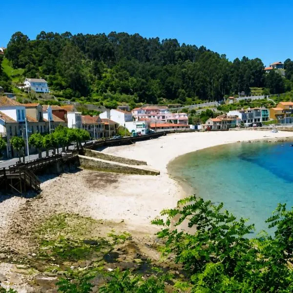 Casa baja a la playa, hotel v destinácii Bueu