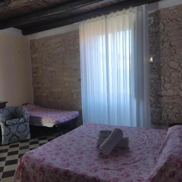 Affittacamere Isidoro, hotel in Zaccanopoli