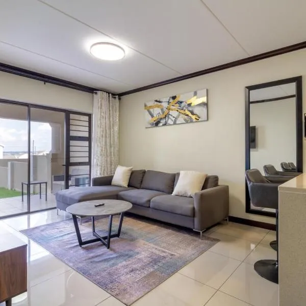 #AlimamaSpaces Blue Lake Serenity with full water backup, hotel en Midrand