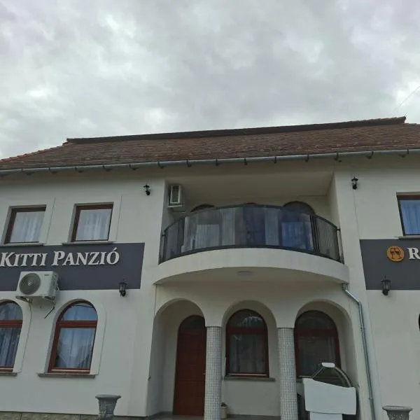 Kitti Panzió, Hotel in Tiszadada