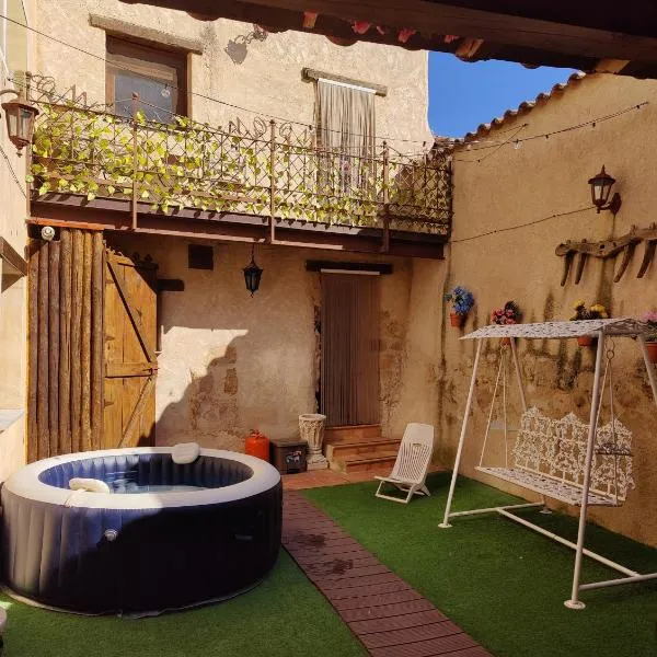 Casa Rural "La Cabaña de Andrés ", hotel in Corrales