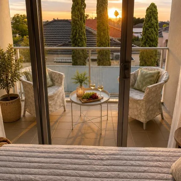 Boutique 4BR Family Stay, Premium Comfort, King Suite, Easy CBD, Hotel in Perth