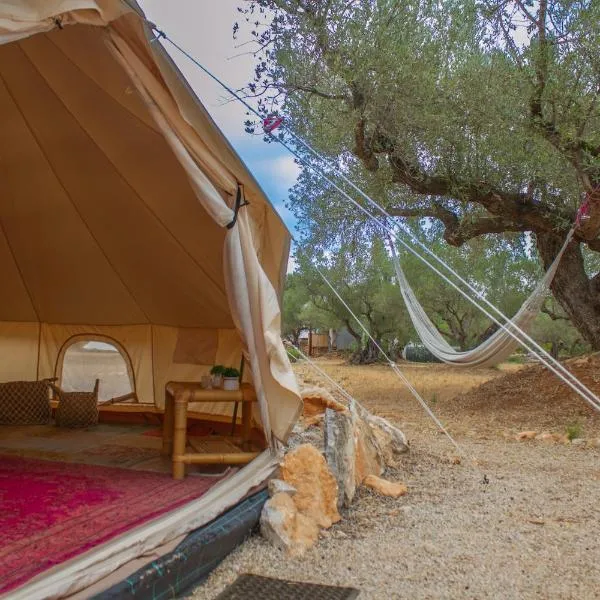 Paraiso Bell Tent - Glamping with Pool in Nature, hotell sihtkohas Tortosa