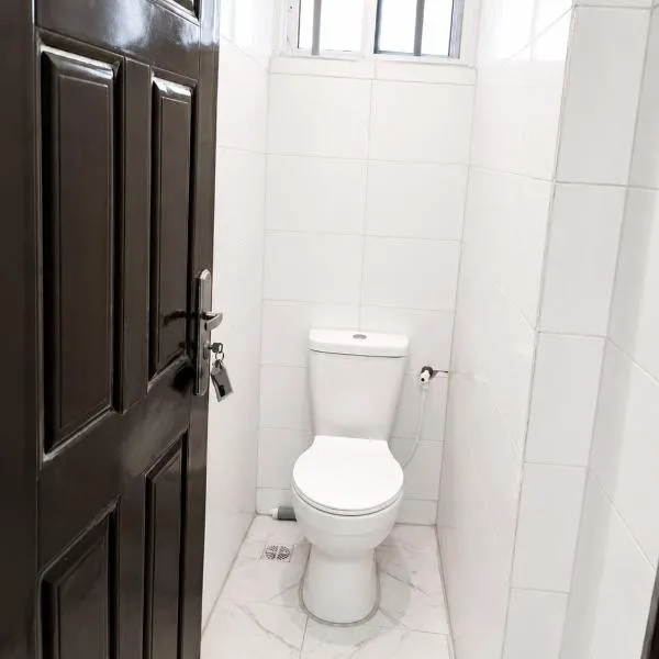 Viesnīca Aaron Obibi Court Overri