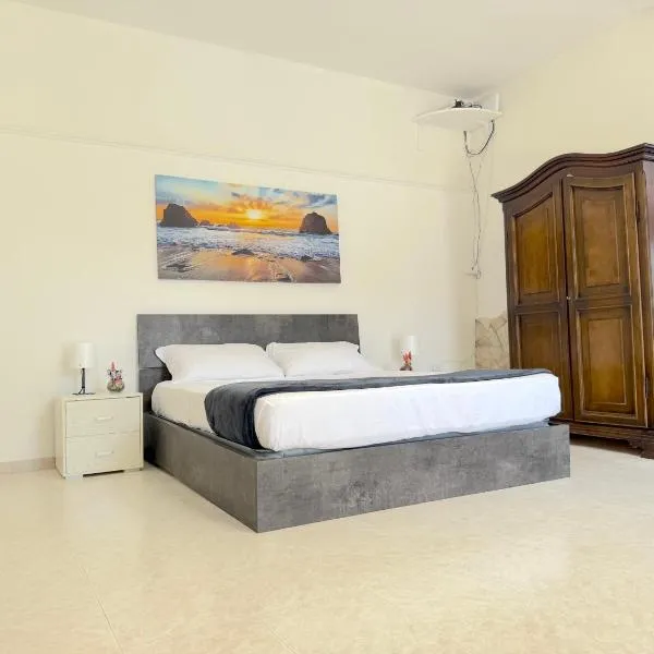 Only Teens - Baia Verde, hotel in Baia Verde