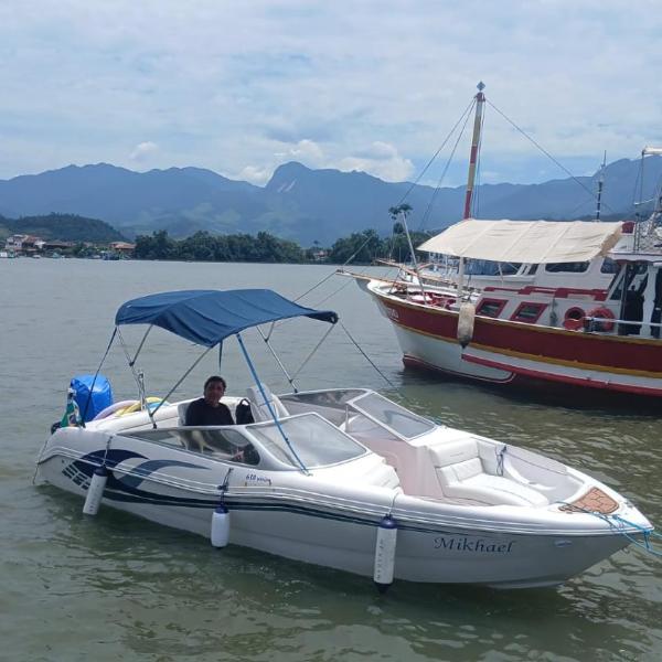 Lancha Mikhael Paraty