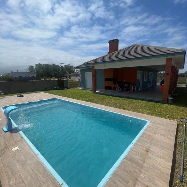 Casa de Praia com Piscina e Churrasqueira a 900m da Praia