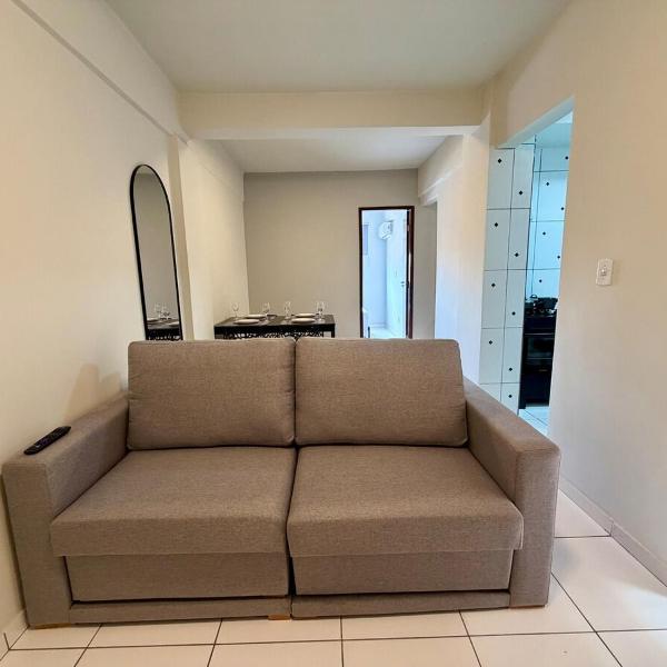 Apto com 2 quartos e A/C ao lado da Santa Casa - Foto 3