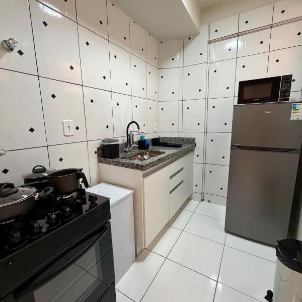 Apto com 2 quartos e A/C ao lado da Santa Casa - Foto 4