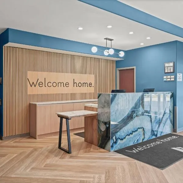 Home Inn & Suites Regina Airport, hotell i Regina