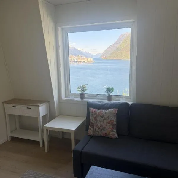 Newly Renovated apartment with Spectacular Fjord Views, hotel sa Odda