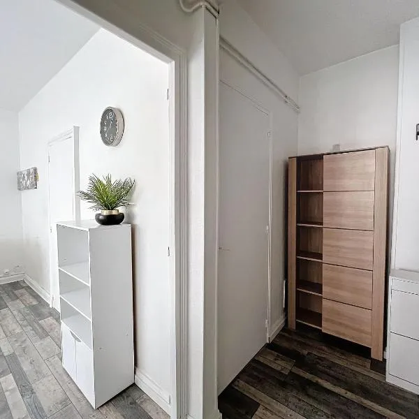 Appartement F1 moderne et meublé au Centre ville de Montluçon, hotel a Montluçon