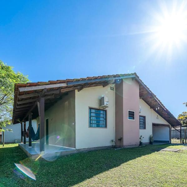 Casa completa para Familia e amigos com enxoval e varanda com churrasqueira e cozinha externa para ate 8 pessoas