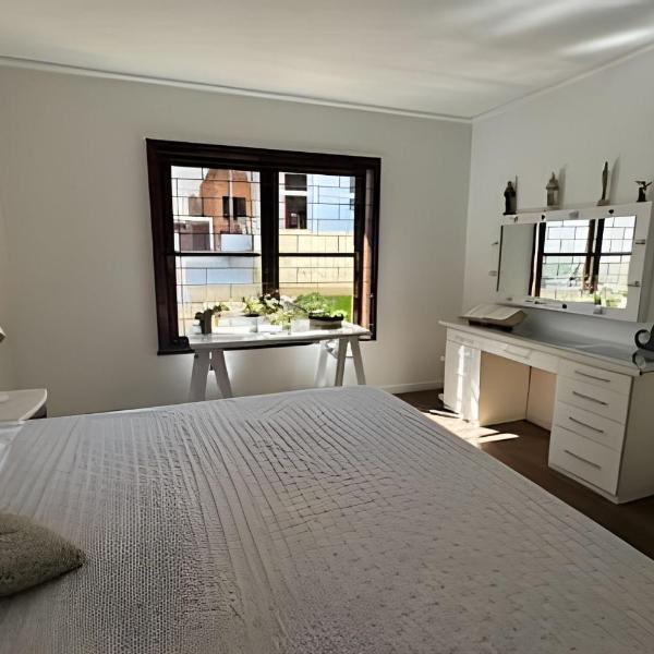 Ampla casa com 4 quartos - Foto 2
