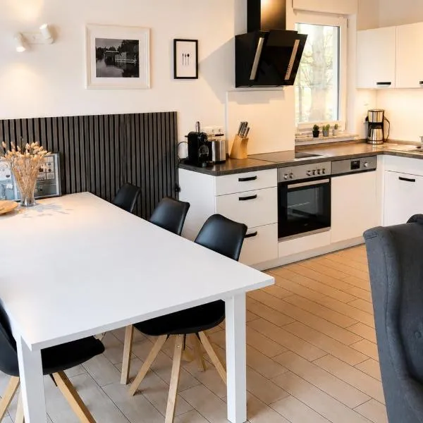Auszeit am See - 100m zum See - mit Terrasse - 2 Bäder und 3 Schlafzimmer, hotelli kohteessa Plau am See