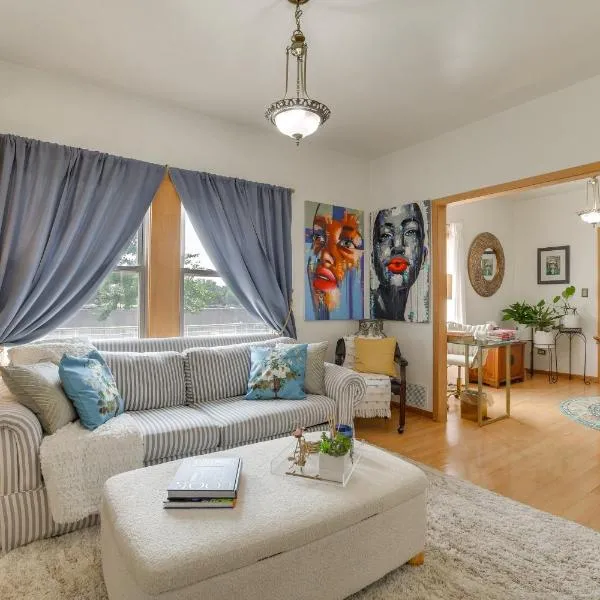 Pet Friendly: 8 Mi to Chicago - Fenced Backyard!, hotel a Oak Park