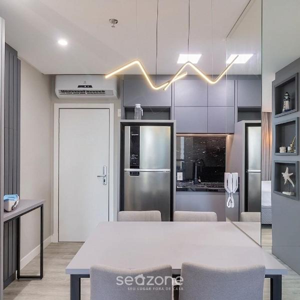 Apto em Cond. c/piscina 350m da Meia Praia IFT1505