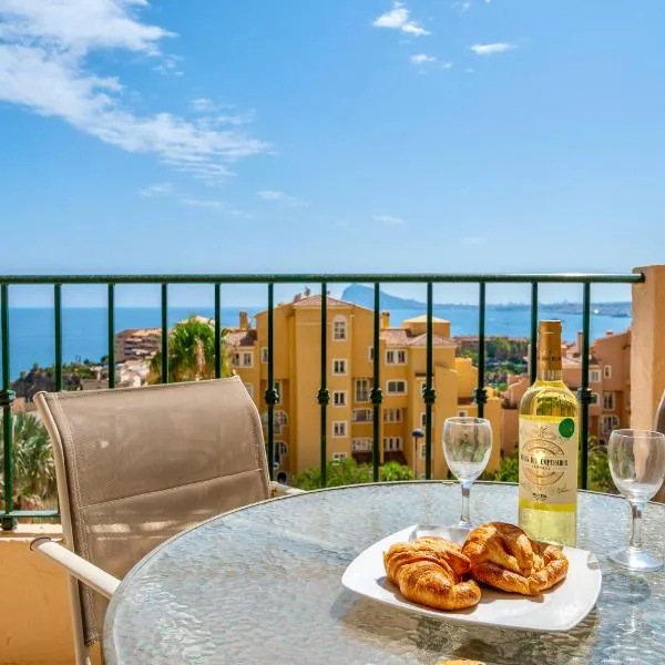 Panoramic Sea View Suite with Pool Mascarat, hotelli kohteessa La Canuta