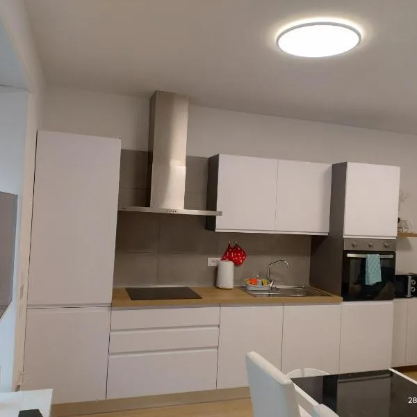 Villa San Giorgio Garden Apartment、ロヴェレートのホテル