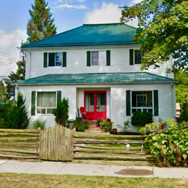 Cedar Rail Suite By the Beach, готель у місті Веллінґтон