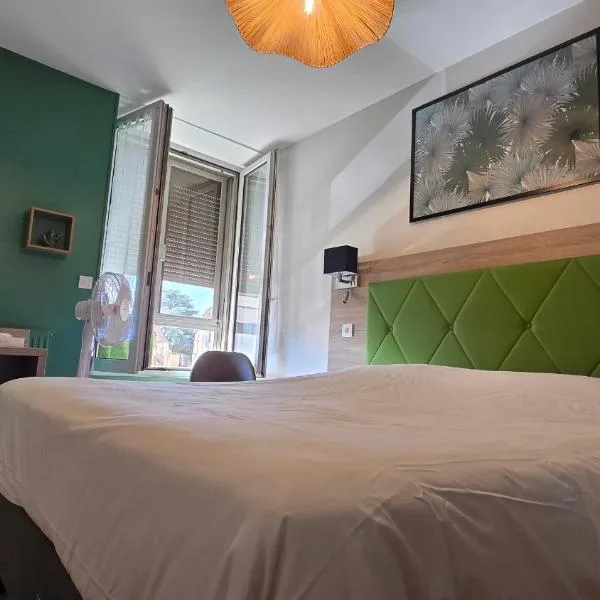 Logis Hôtel Au Croissant، فندق في Buzançais