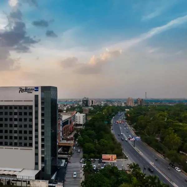 Radisson Blu Towers Kaushambi Delhi NCR, hotel sa Ghaziabad