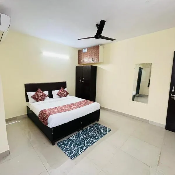 Hotel Blueberry - Noida sector 34 Metro, hotelli kohteessa Noida