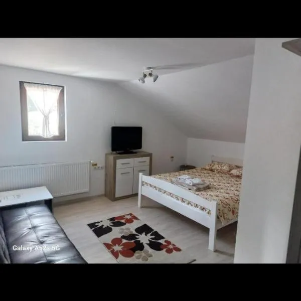 Lopofa, hotel en Lunca de Sus