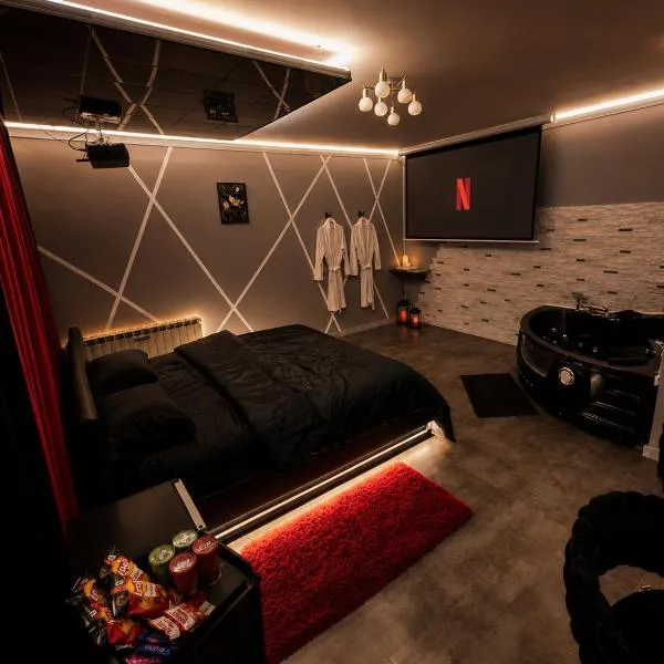 Love Room O'Dream, Jacuzzi et Lit King Size, hotel v destinaci Fleury-les-Aubrais