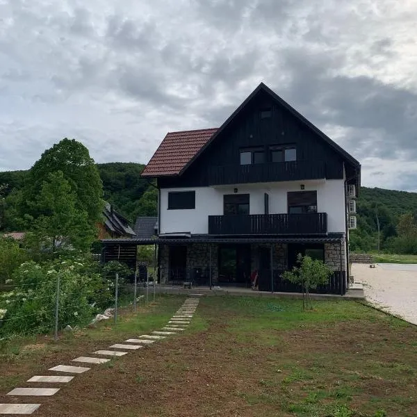 Guesthouse Family Bosnic, hotel in Plitvička Jezera