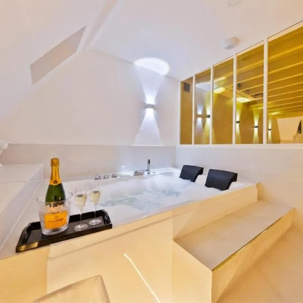 IH La Suite Olive I Duplex avec Jacuzzi Privatif à Étampes I proche Paris, hotel v mestu Étampes
