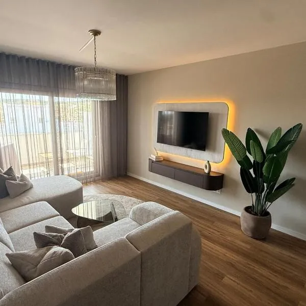 Modern apartment in Valle Romano with pool, hotel v mestu Estepona