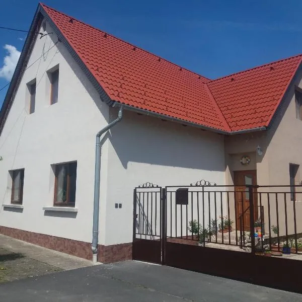 Gyarmati Apartman Örvényes, hotelli kohteessa Örvényes