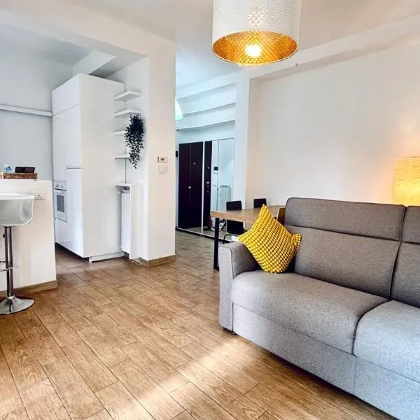 BorgoLuce Spacious Apt - FREE Parking - Near Airport & Center, hotel in Bergamo