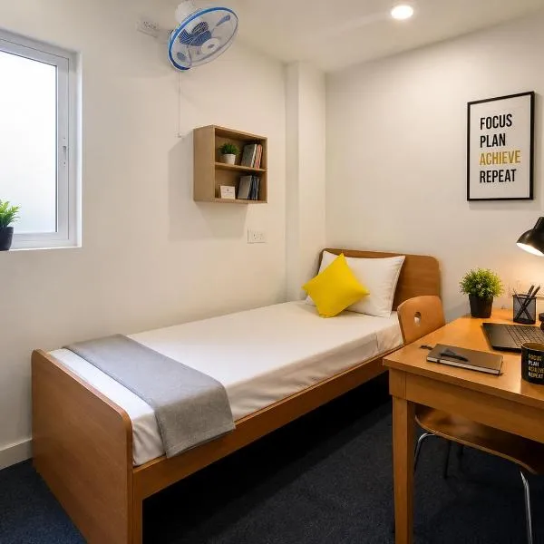 CubeRooms Airport Transit Hotel & Co-Living, hotel en Hyderabad