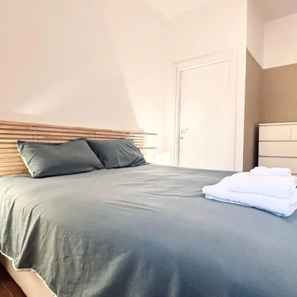 BorgoLuce Spacious Apt - FREE Parking - Near Airport & Center, hotel v Bergame