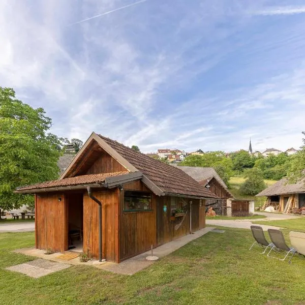 3 Rivers Beehive cabin on a farm – hotel w mieście Radovljica