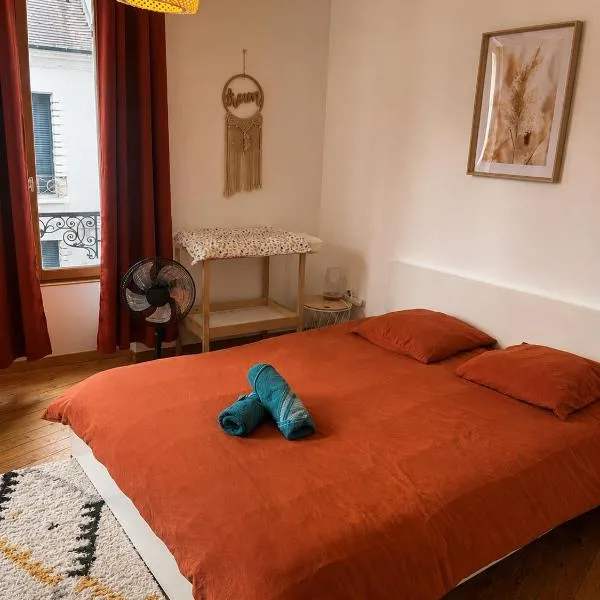 La Crécynade - near Disneyland and Parrot World, hotel in Crécy-la-Chapelle
