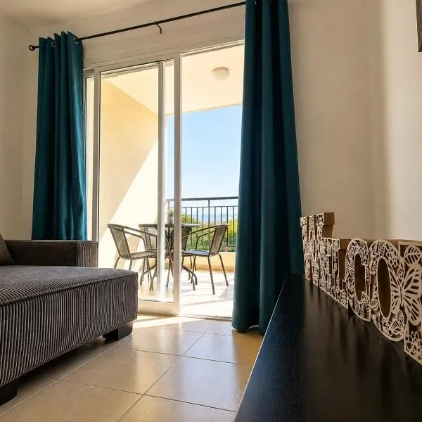 Superior Serenity apartment near Coral Bay, hotel in Peyia