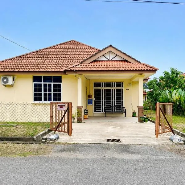 Chelong Homestay 4BR Fully Aircond near UMT Unisza & Airport, hotel in Kampong Bukit Berangan