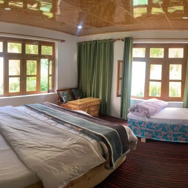 Greenland guest house, hotel en Lāmayūrū