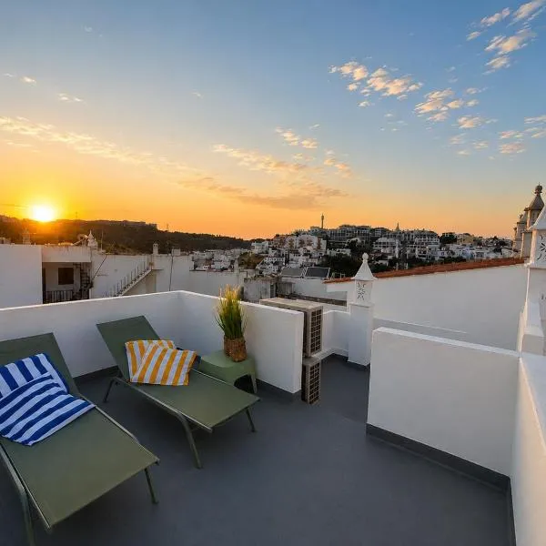 Casa Palma, Rooftop View, 3 min walk to the beach, hotel en Albufeira