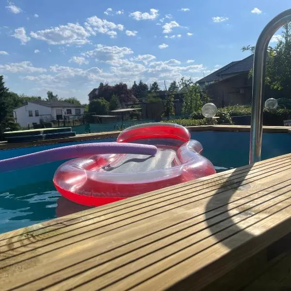 Le Cocoon caché avec piscine parking,terrasse au calme appartement très frais !, khách sạn ở Sarreguemines