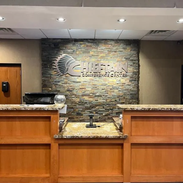Chieftain Conference Center, hotel en Carrington