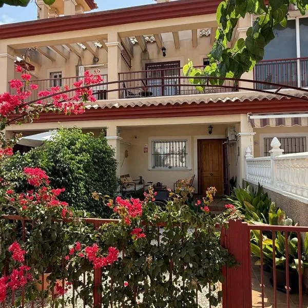 Oasis en la playa con piscina, Hotel in San Pedro del Pinatar