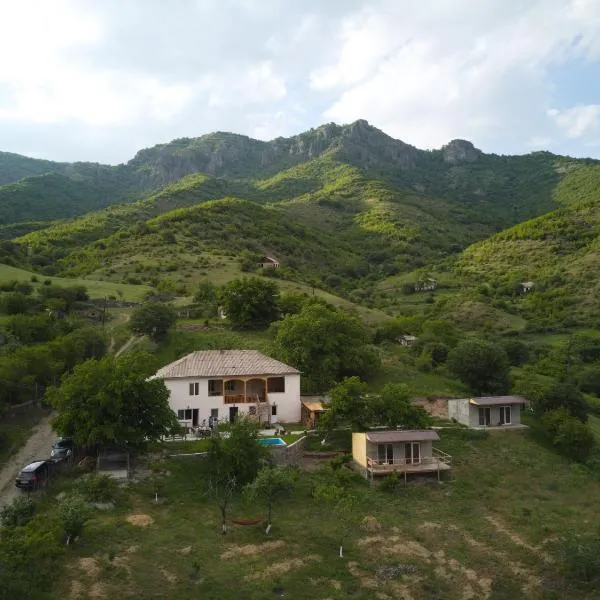 Viesnīca Cypress guesthouse pilsētā Pokr Ayrum