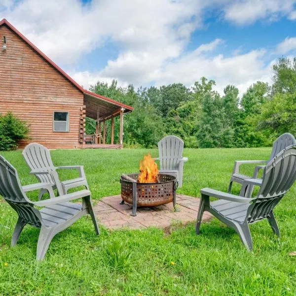 Secluded Harrison Retreat w Fire Pit and Deck, hotel en Harrison