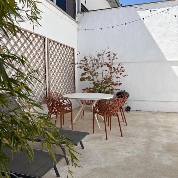 Selbaondoa, Casa con Patio en el Prepirineo Navarro, hotel in Lumbier