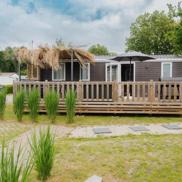 Moderne chalet op het strand, hotel Kropswolde városában